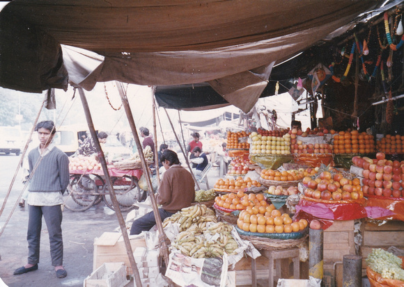 india_vendor-fruit